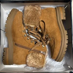 Crown & Ivy Inca Hiking Boots | 6